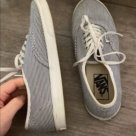 Vans - Picture 4 of 5